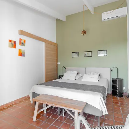 10p Vue Grande Piscine Et Dependance Villa *